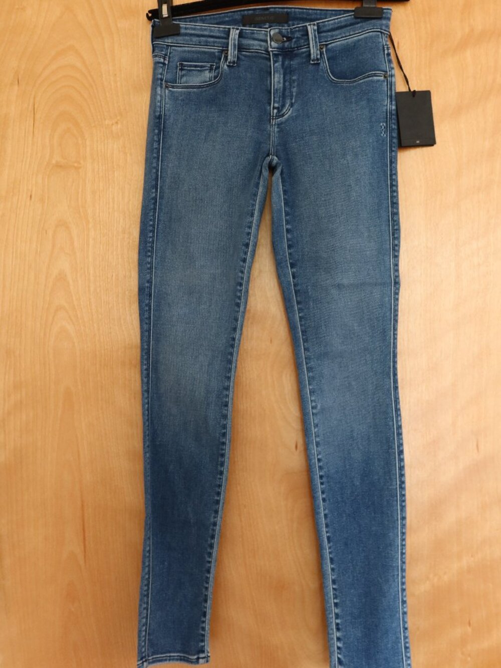 NWT! Genetic Denim Shya supersoft skinny jeans in Tokyo wash $200 size 26